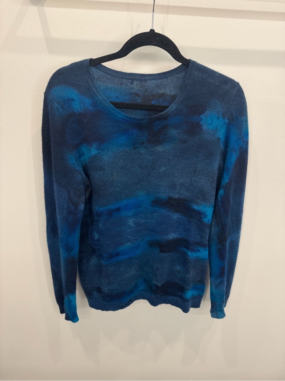 Women's Cashmere Blue Tie-Dye Crewneck Sweater